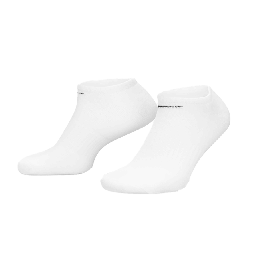 Nike SX-7675-116-L plain white ankle socks set against a simple background.